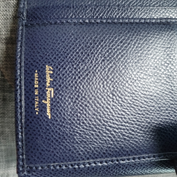 Authentic Salvatore Ferragamo wallet - Picture 7 of 10